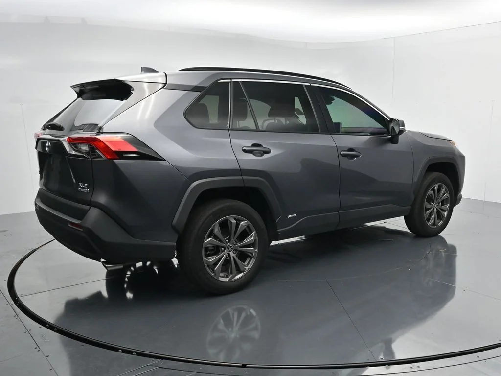 Used 2022 Gray Toyota XLE Premium image 8