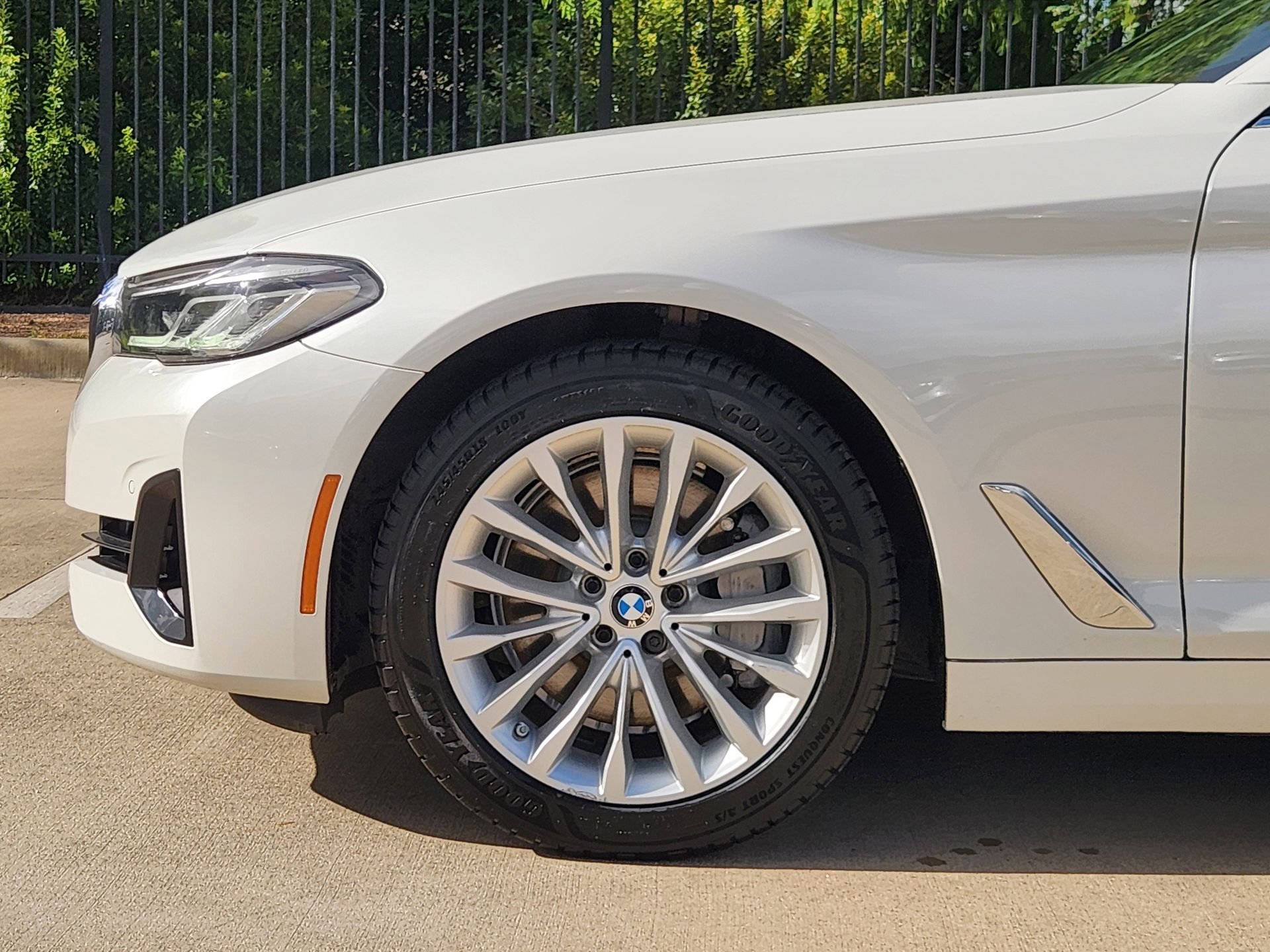 Used 2022 Mineral White Metallic BMW 530i image 10