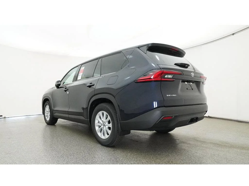 Used 2025  Toyota XLE image 27