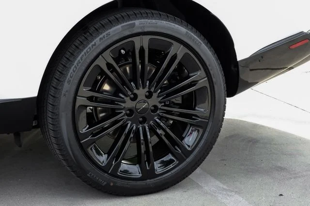 New 2026 Fuji White Land Rover SE image 67