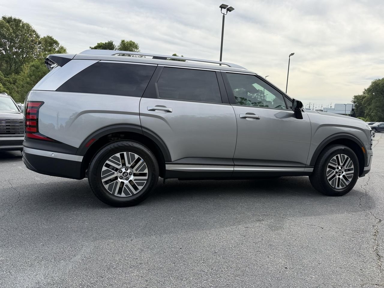 New 2027 Shimmering Silver Hyundai Blue SEL Premium 7P image 7