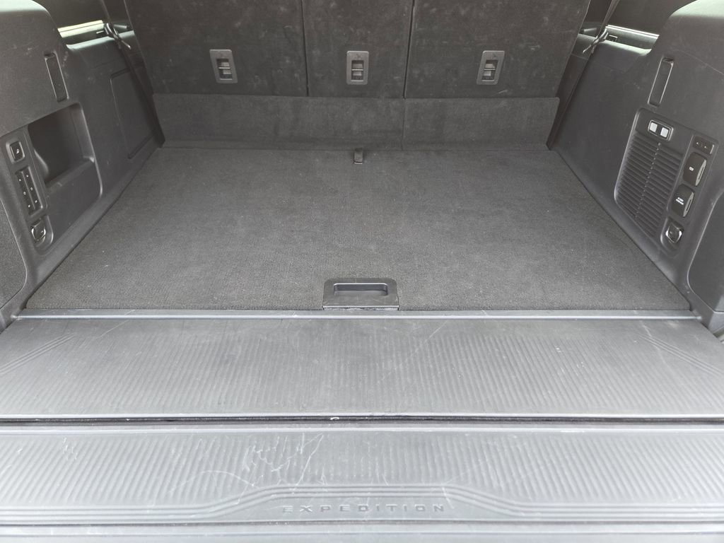 Used 2025 Black Ford Platinum image 27