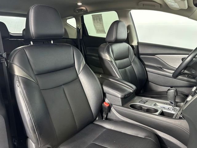 Used 2020 White Nissan SL image 26