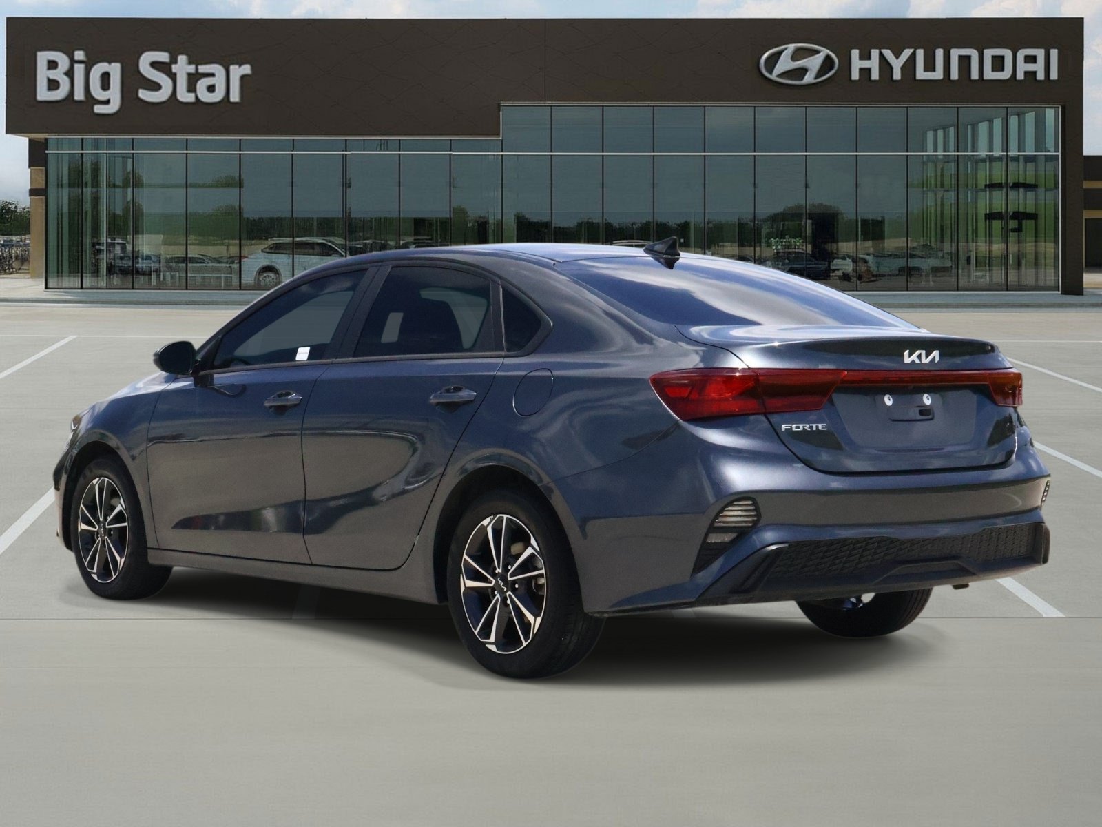 2024 Kia Forte LXS - Photo 3