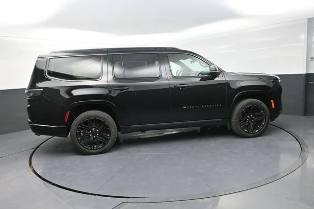 New 2026 High Gloss Black Exterior Paint Jeep Limited Reserve image 10
