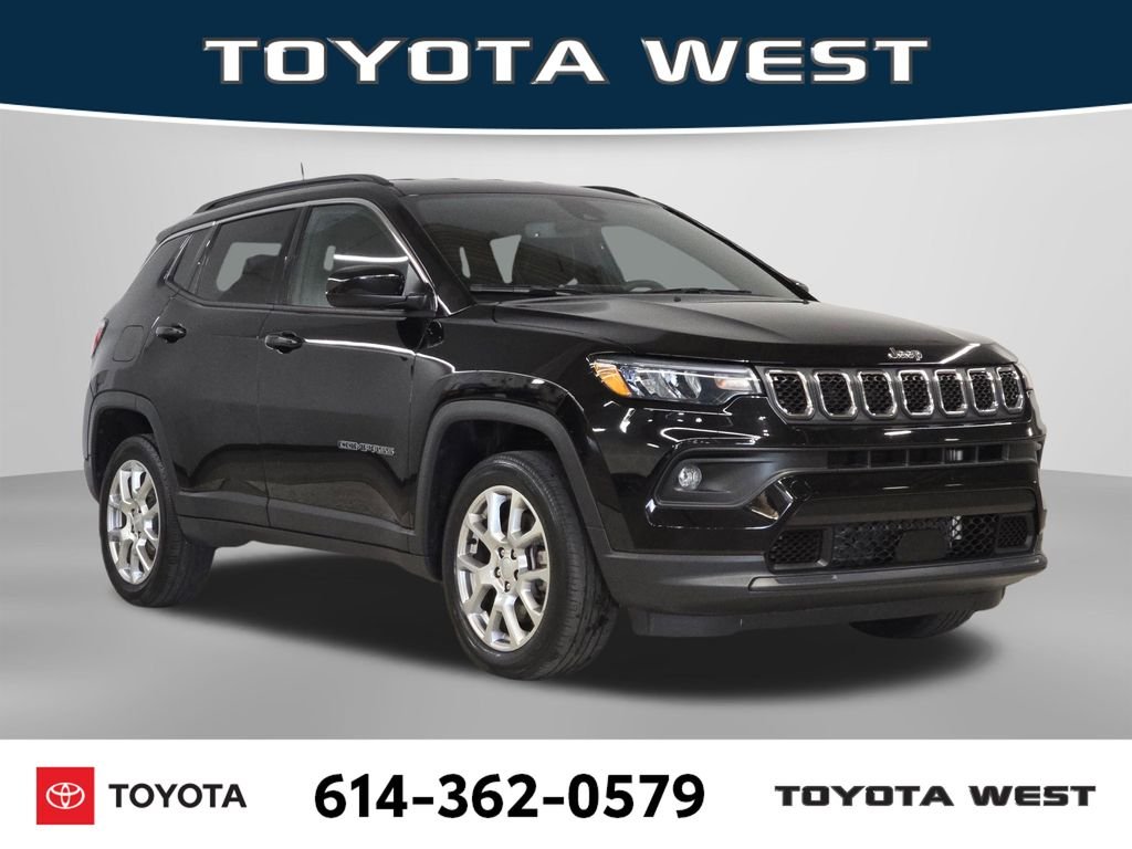 Used 2023 Black Jeep Latitude Lux image 3