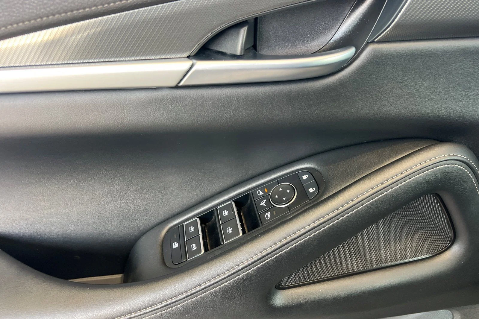 Used 2025 Gray INFINITI LUXE image 8