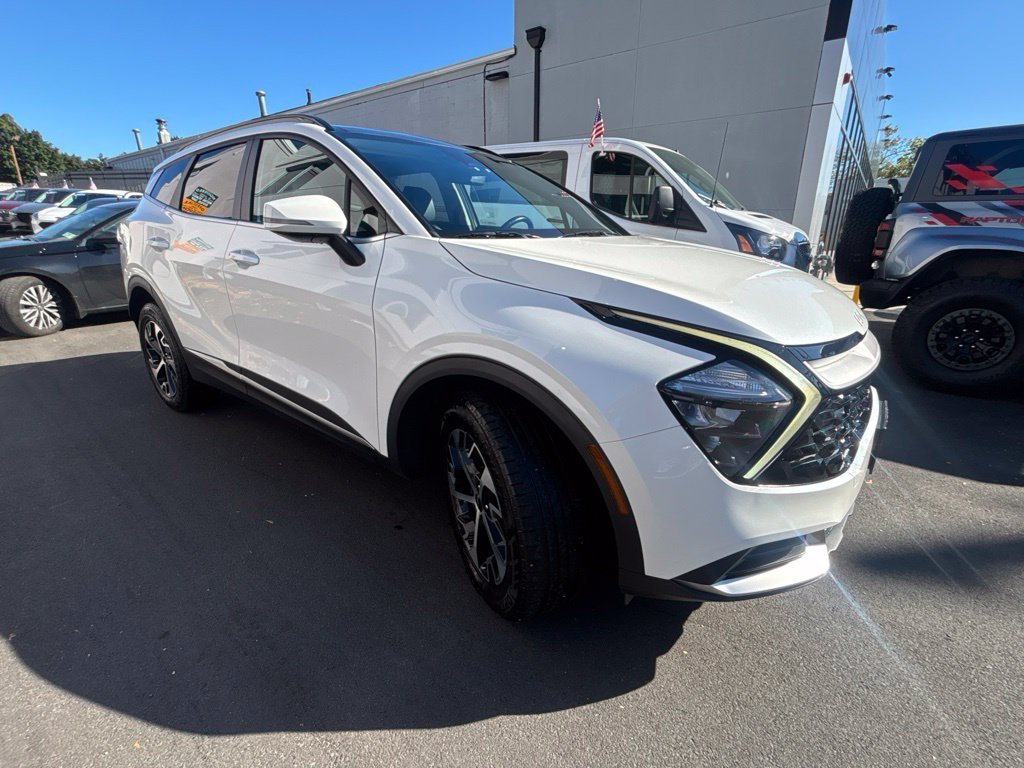 Used 2023 White Kia EX image 8