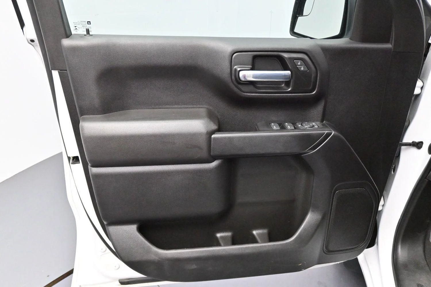 Used 2023 Summit White Chevrolet Custom image 9