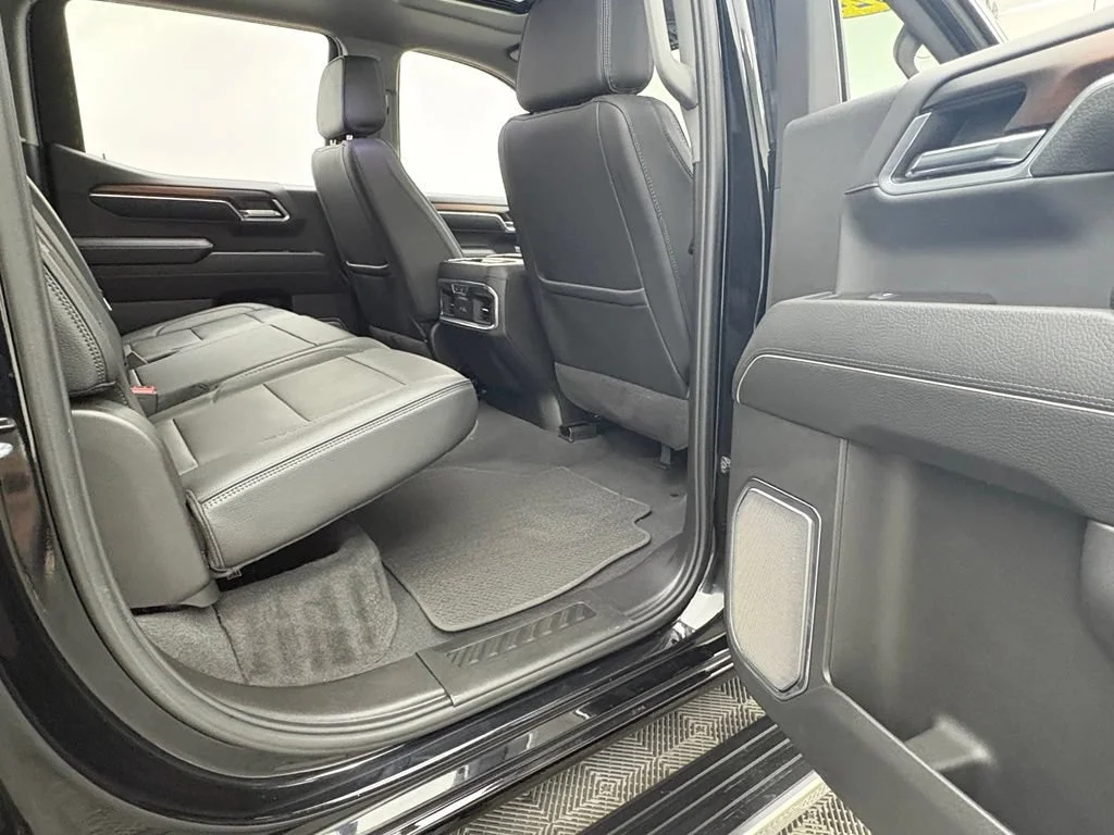 Used 2024 Onyx Black GMC Denali image 36