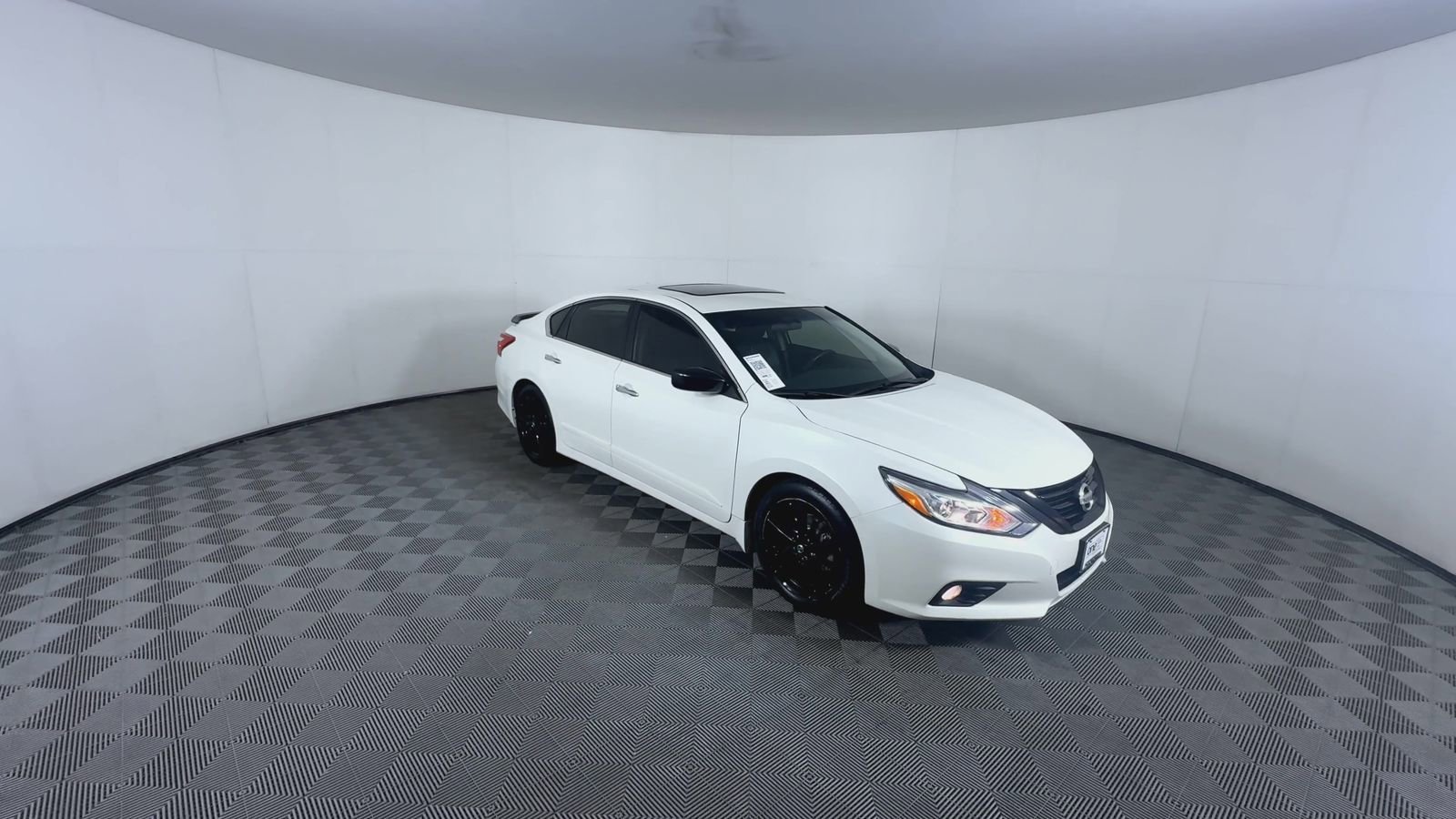 Used 2018 Nissan Altima SR with VIN 1N4AL3AP9JC273159 for sale in Aurora, CO