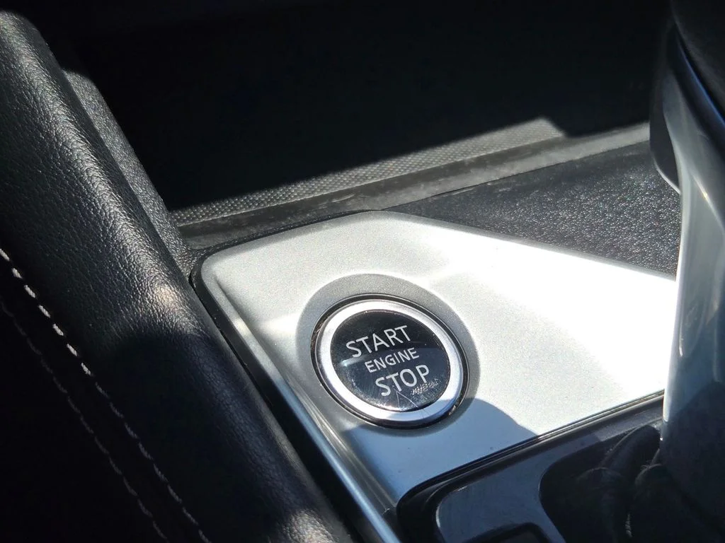 Used 2019 Black Nissan 2.5 SL image 19