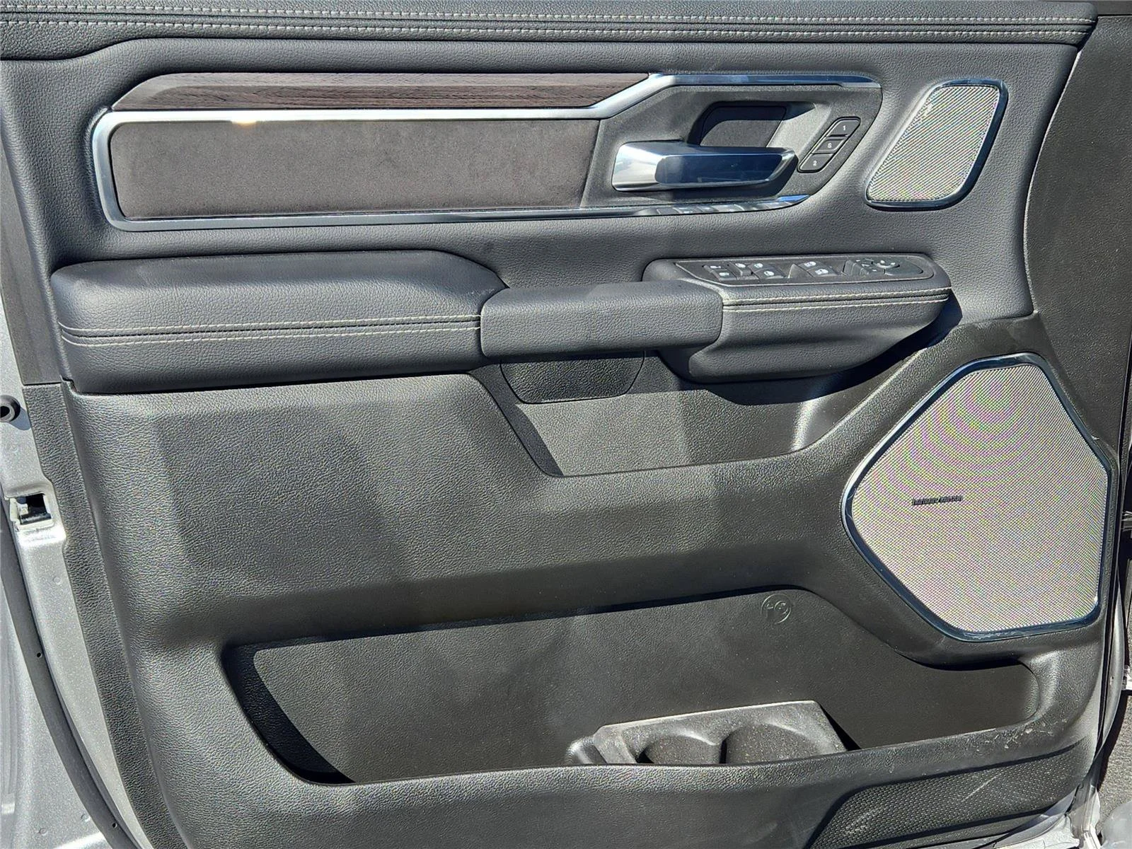 2026 RAM 1500 Laramie - Photo 13