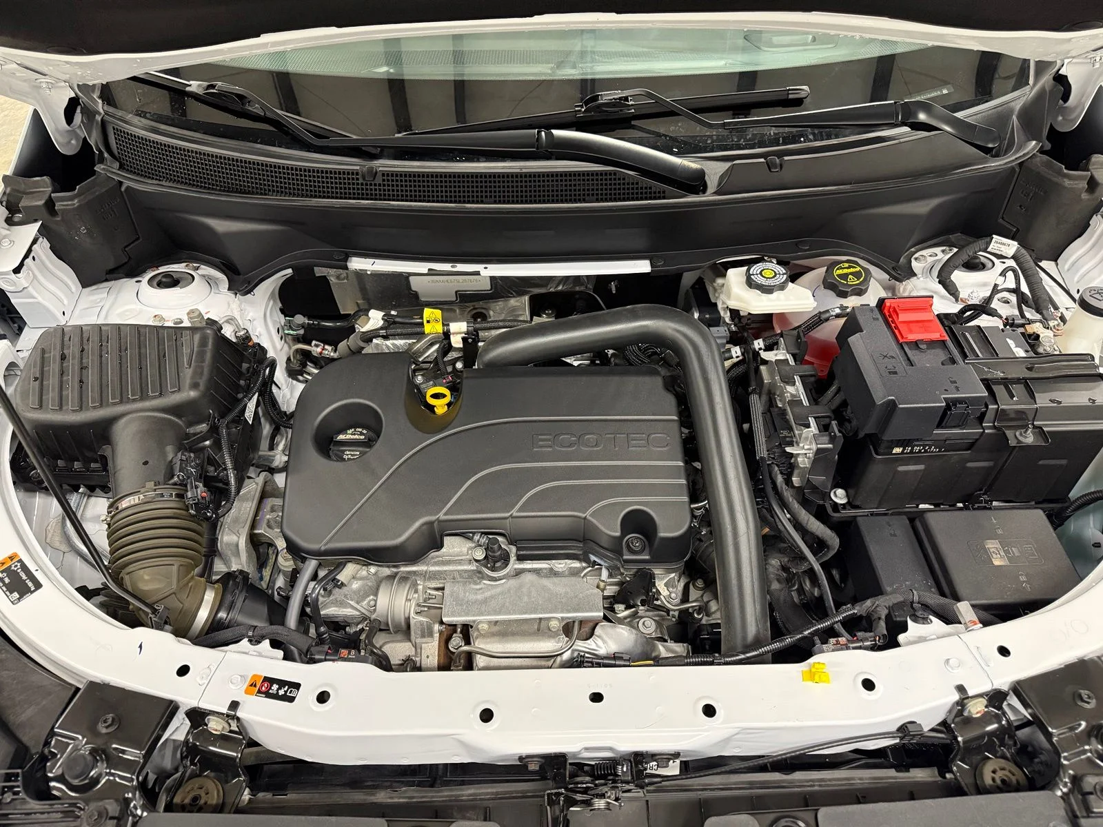 Used 2025 White Chevrolet LT image 7
