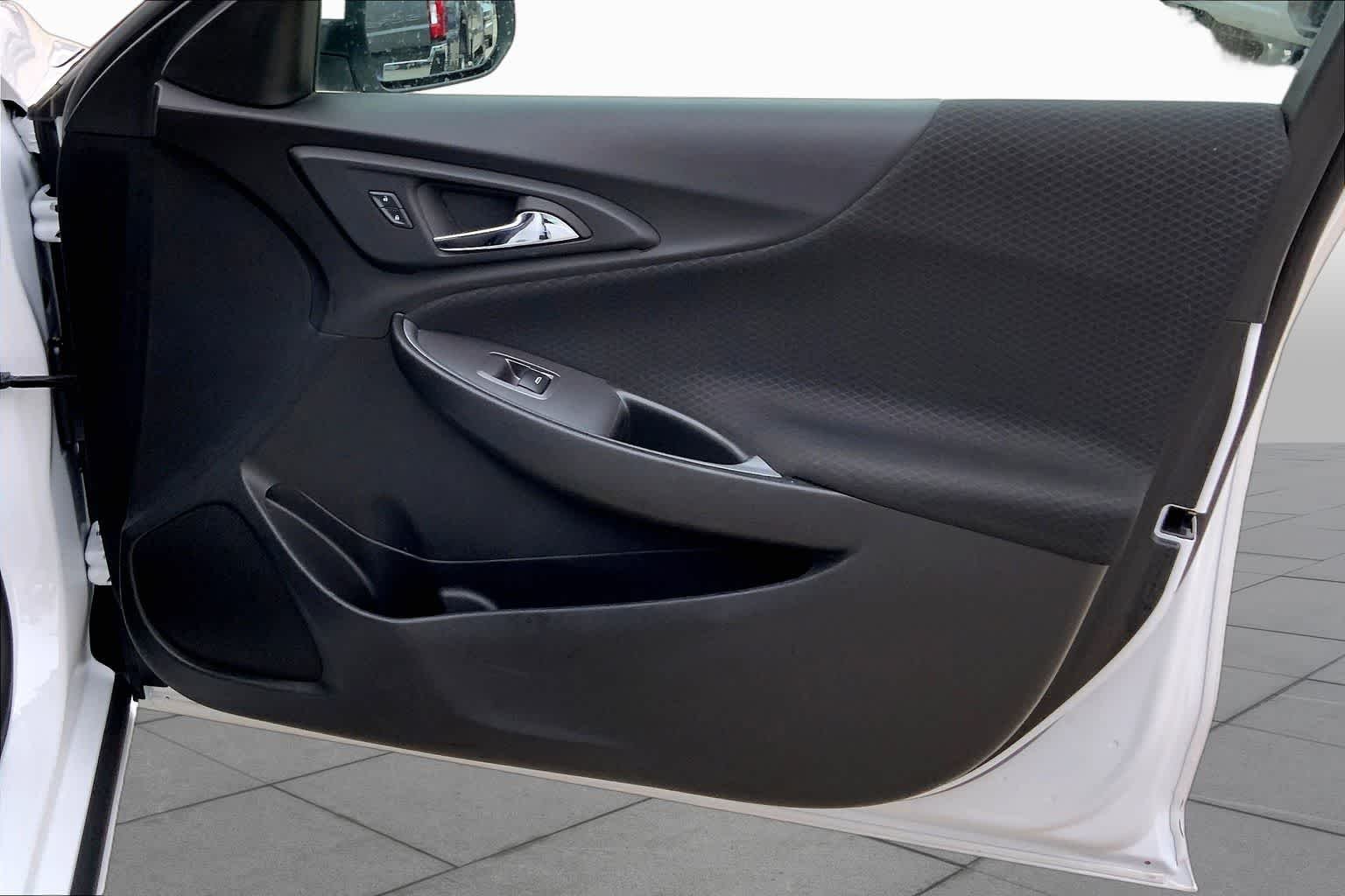 Used 2024 Summit White Chevrolet LT image 22
