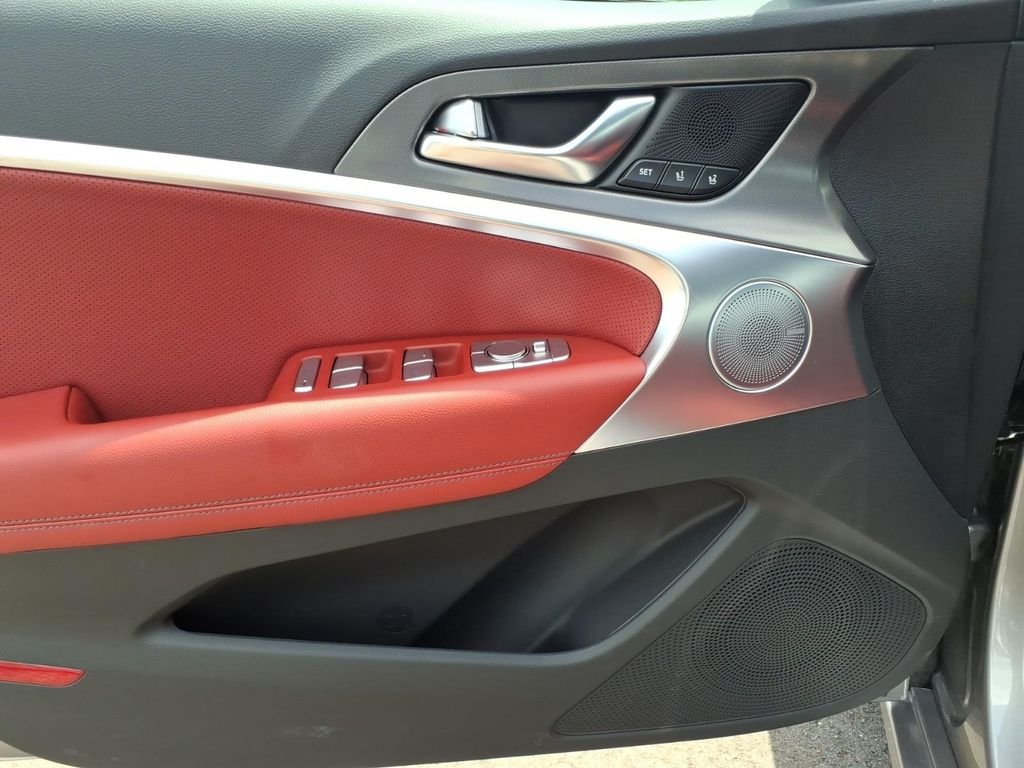New 2026 Silver Genesis 3.3T Sport Prestige image 13