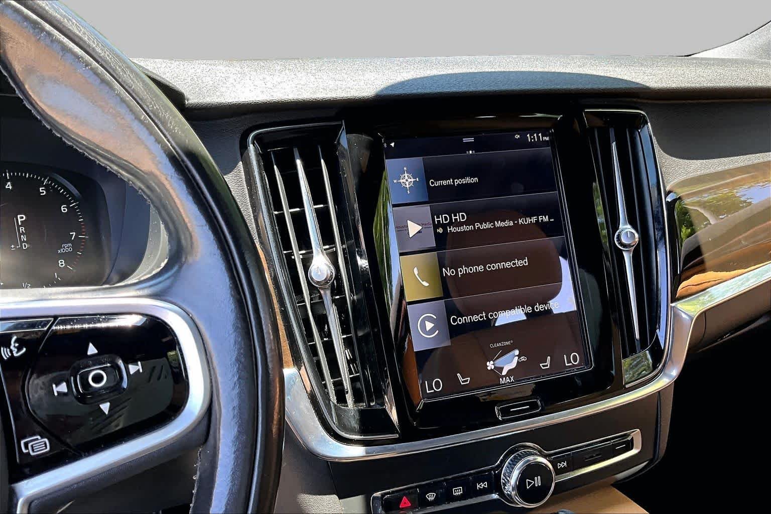 Used 2018 Onyx Black Metallic Volvo Momentum image 6