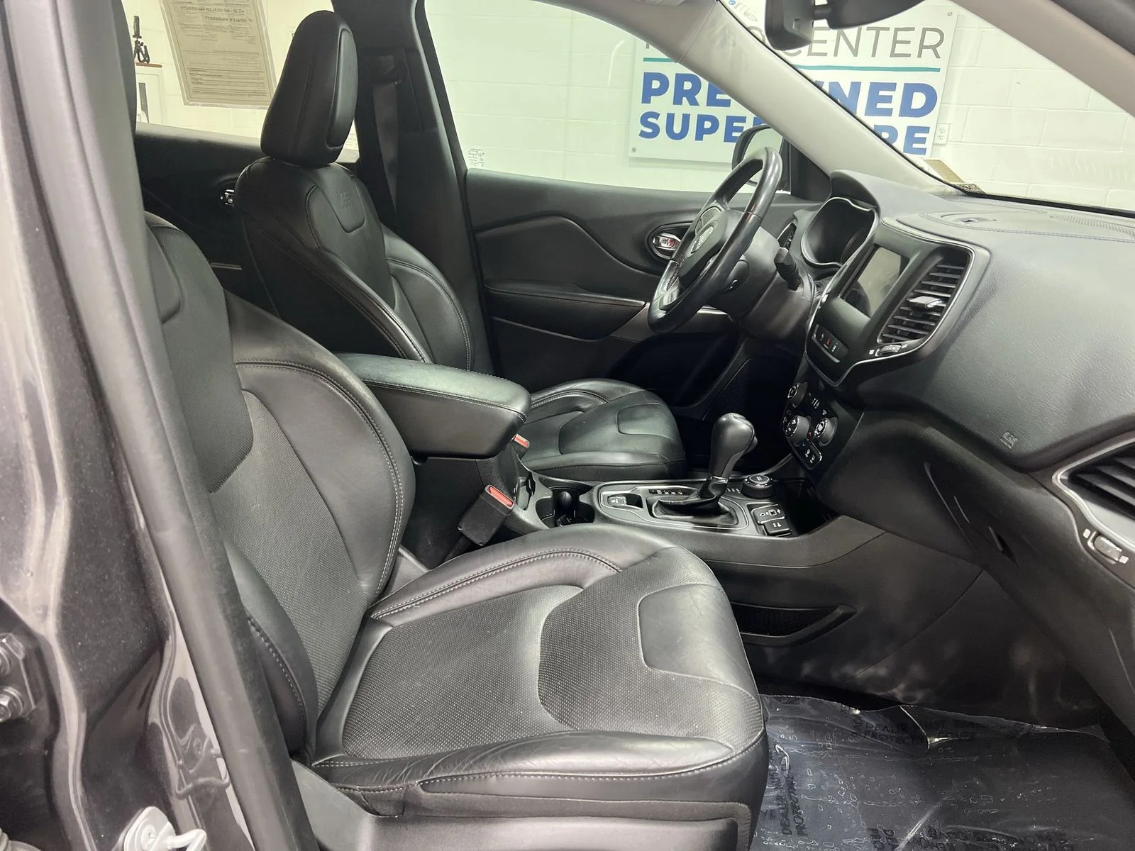 Used 2020 Gray Jeep Latitude Plus image 23