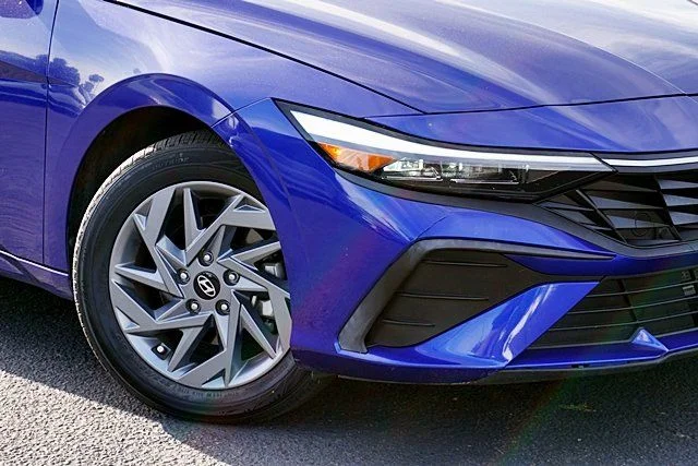 Used 2024 Blue Hyundai SEL image 3