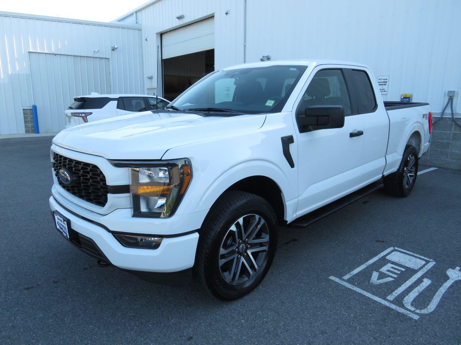 Used 2023  Ford  image 12