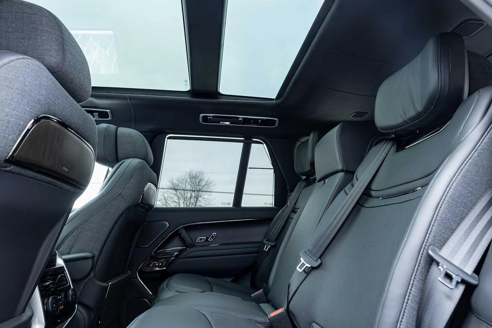 2026 Land Rover Range Rover SV - Photo 30