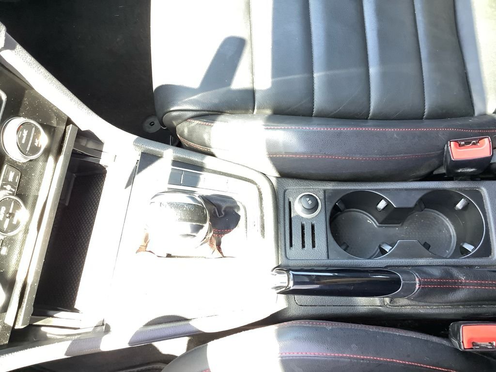 Used 2015 White Volkswagen Autobahn image 23