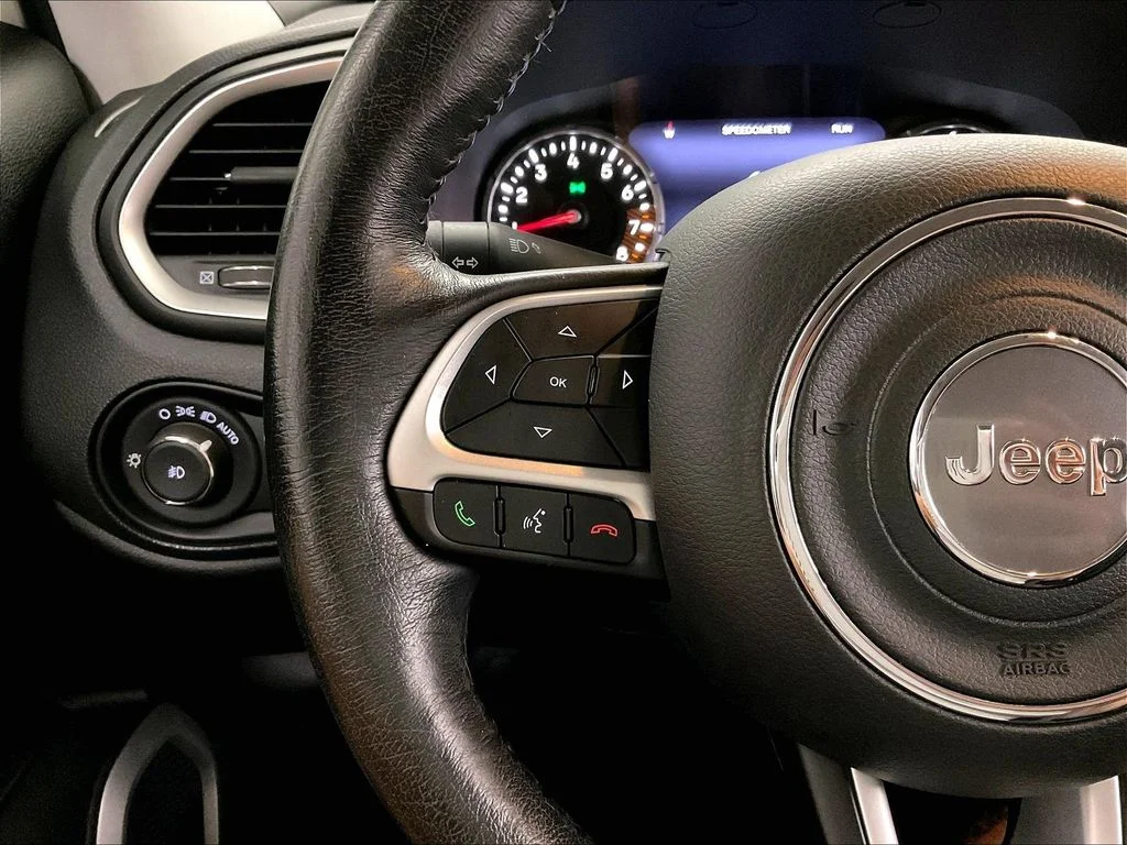 Used 2021 White Jeep Latitude image 22