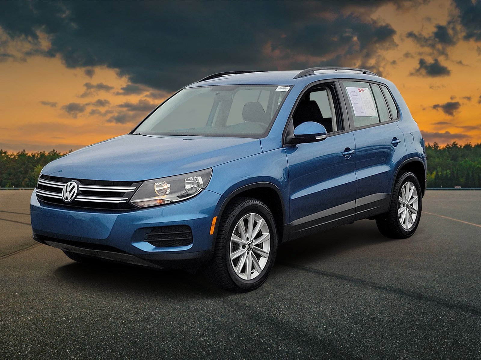 Used 2017 Volkswagen Tiguan Limited Base with VIN WVGBV7AX7HK052302 for sale in Beavercreek, OH