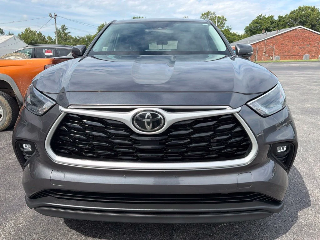 Used 2022 Magnetic Gray Metallic Toyota LE image 8
