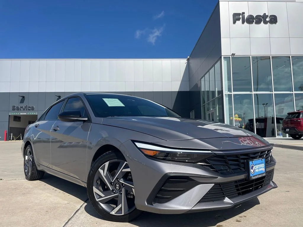 Used 2025 Gray Hyundai SEL Sport image 1