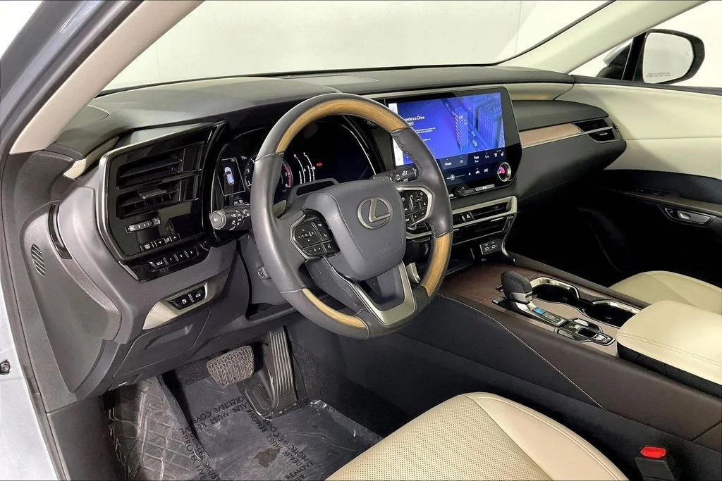 Used 2023  Lexus 350 image 14