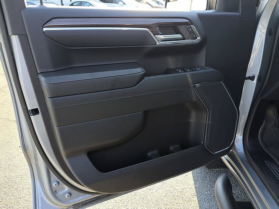 Used 2023 Sterling Gray Metallic Chevrolet LT image 12