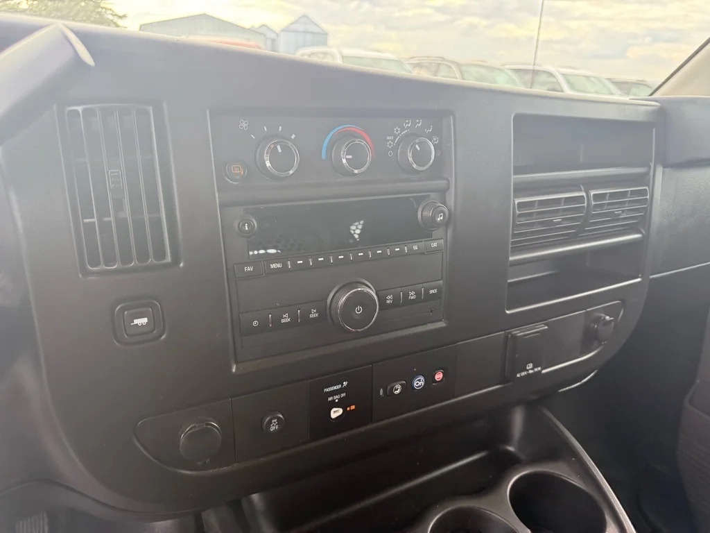 2022 GMC Savana Cargo Work Van - Photo 13