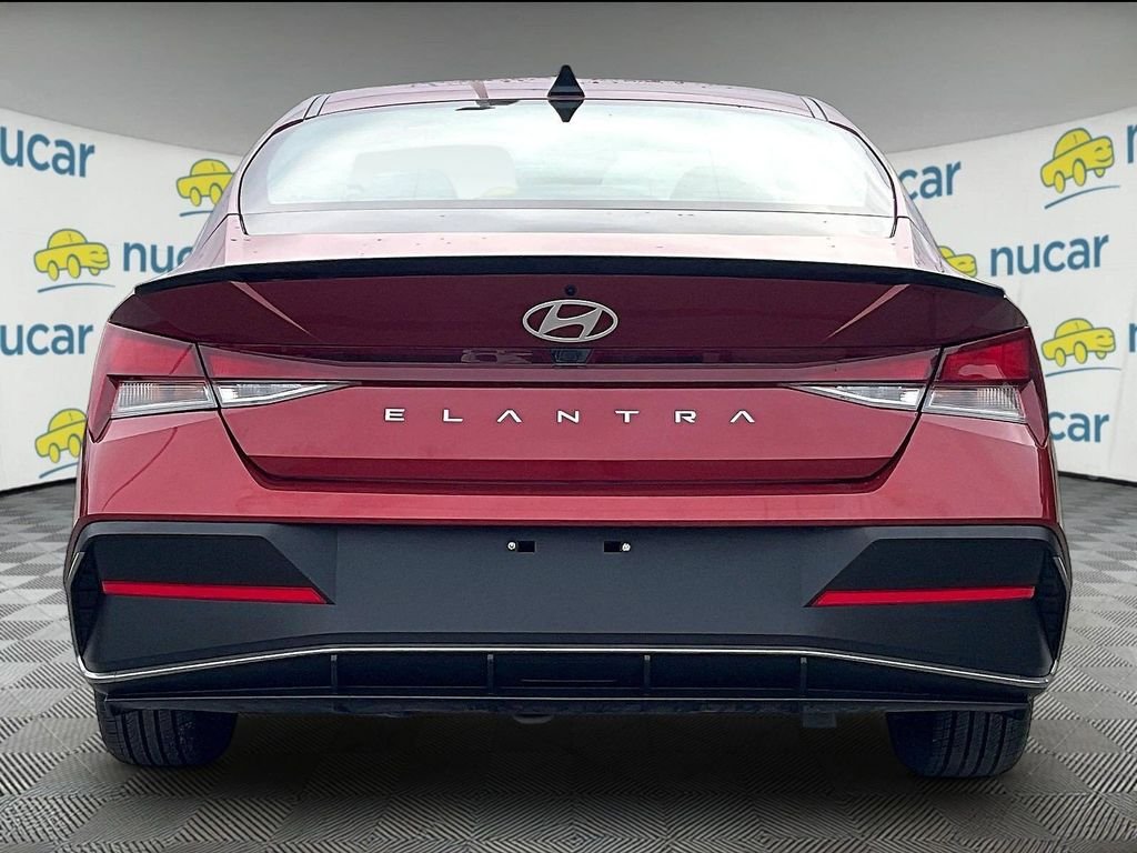 Used 2025 Red Hyundai SEL Sport image 5
