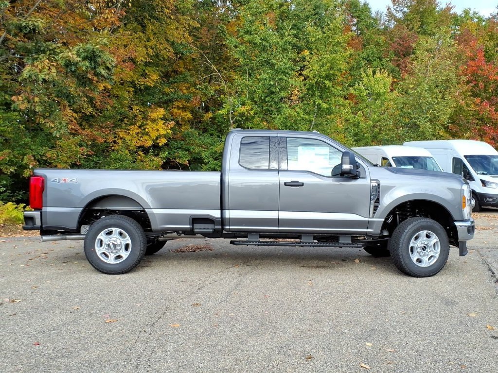 New 2027 Carbonized Gray Metallic Ford F-350® XLT image 4