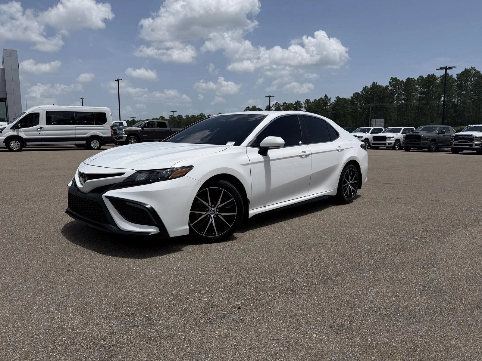 Used 2022 Super White Toyota SE image 1