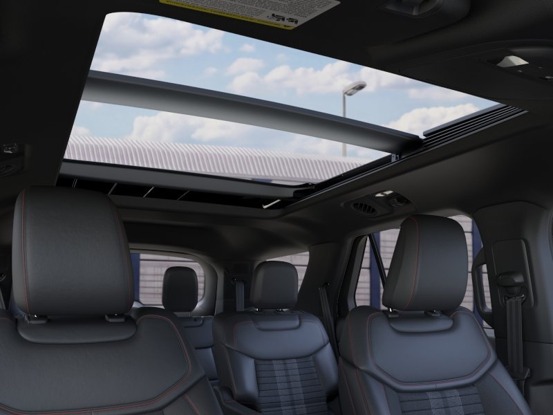 New 2026 Star White Metallic Tri-Coat Ford ST-Line image 45