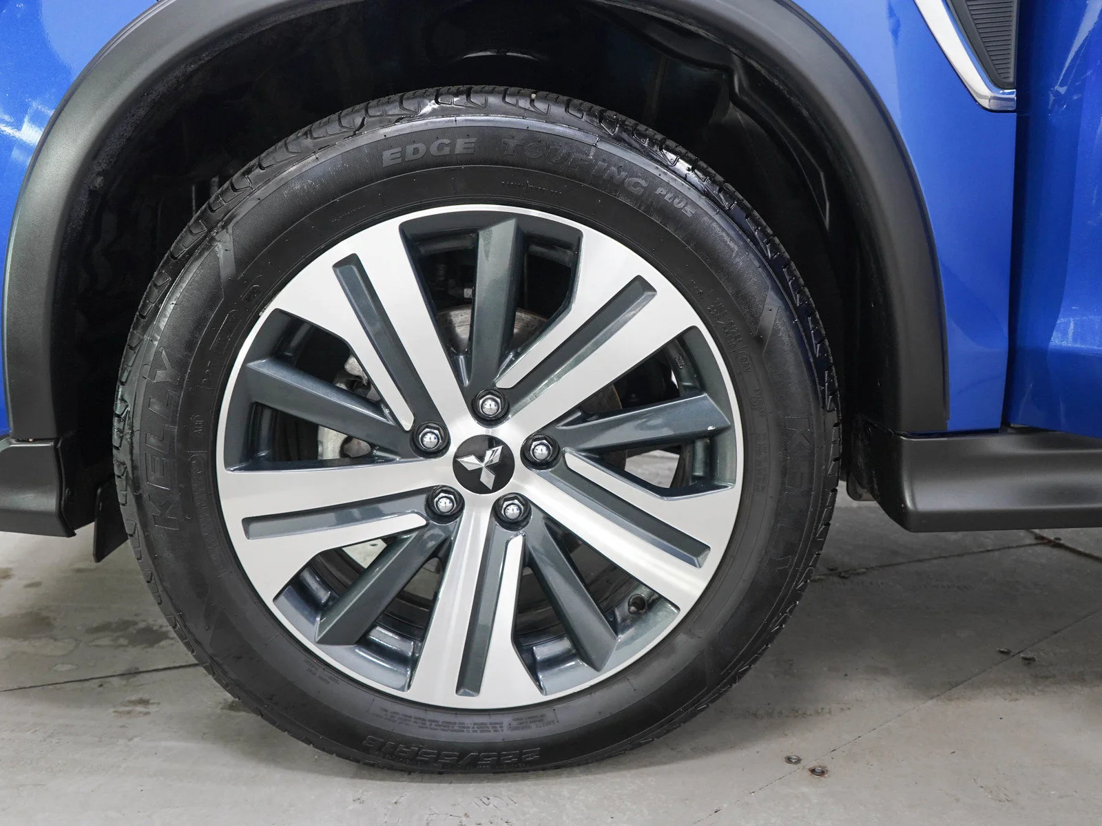 Used 2024 Blue Mitsubishi SE image 28