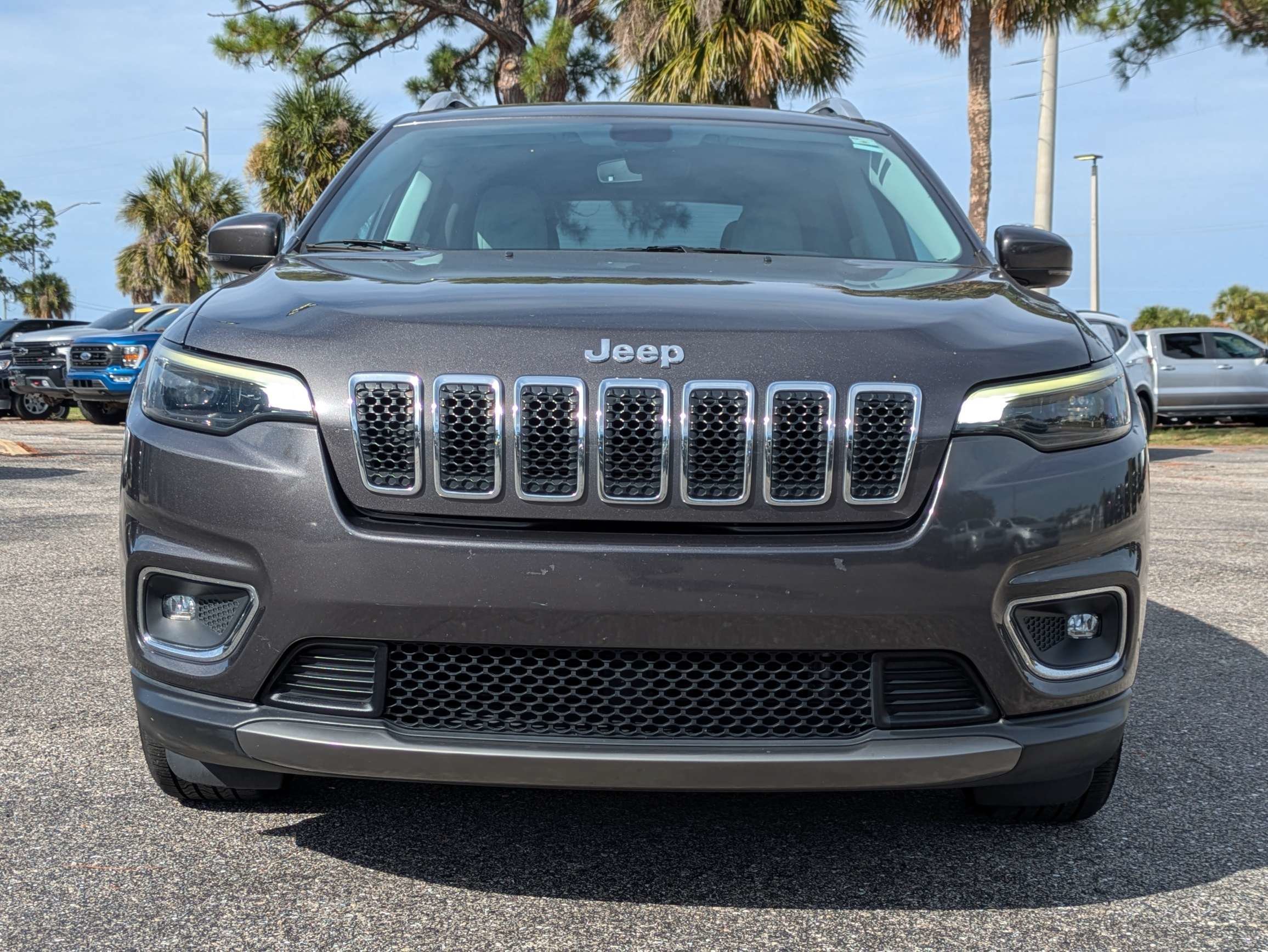 Used 2019 Granite Crystal Metallic Clearcoat Jeep Limited image 3