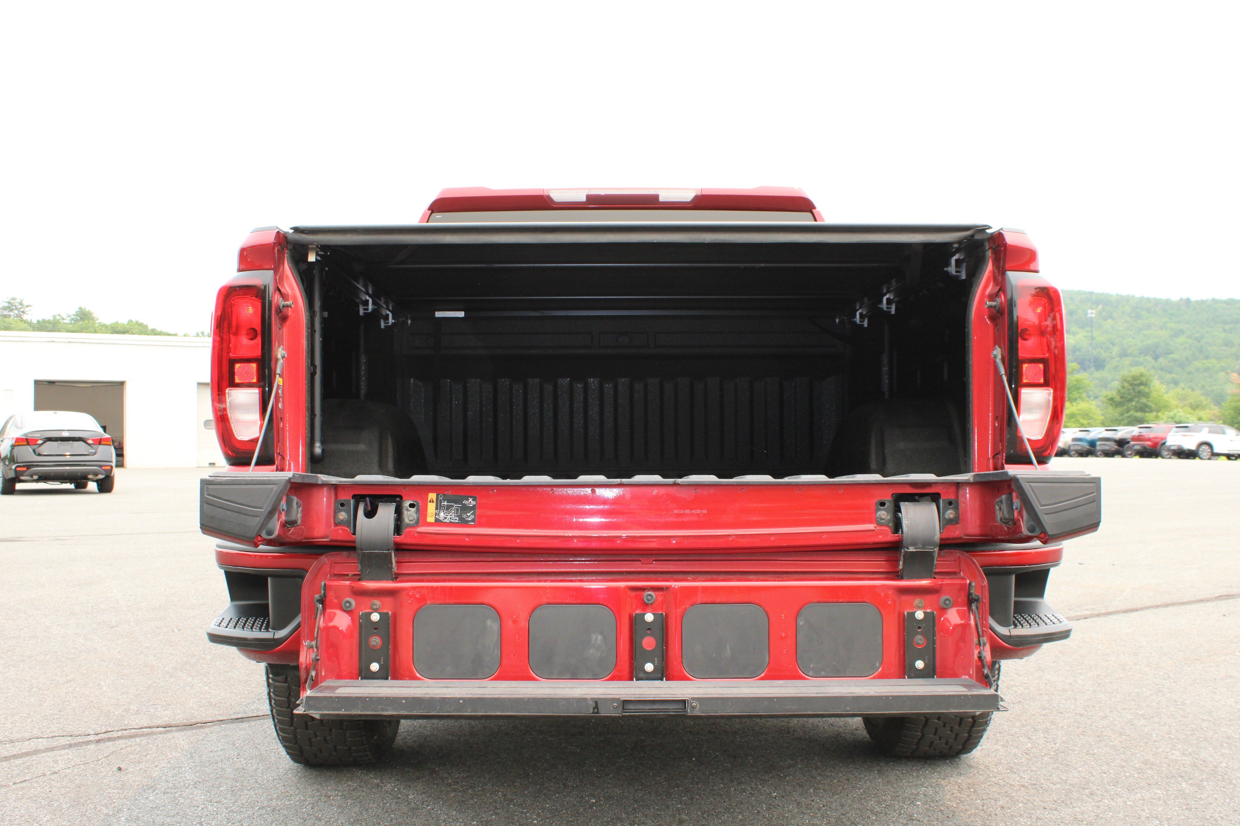 Used 2021 Maroon GMC Elevation image 9