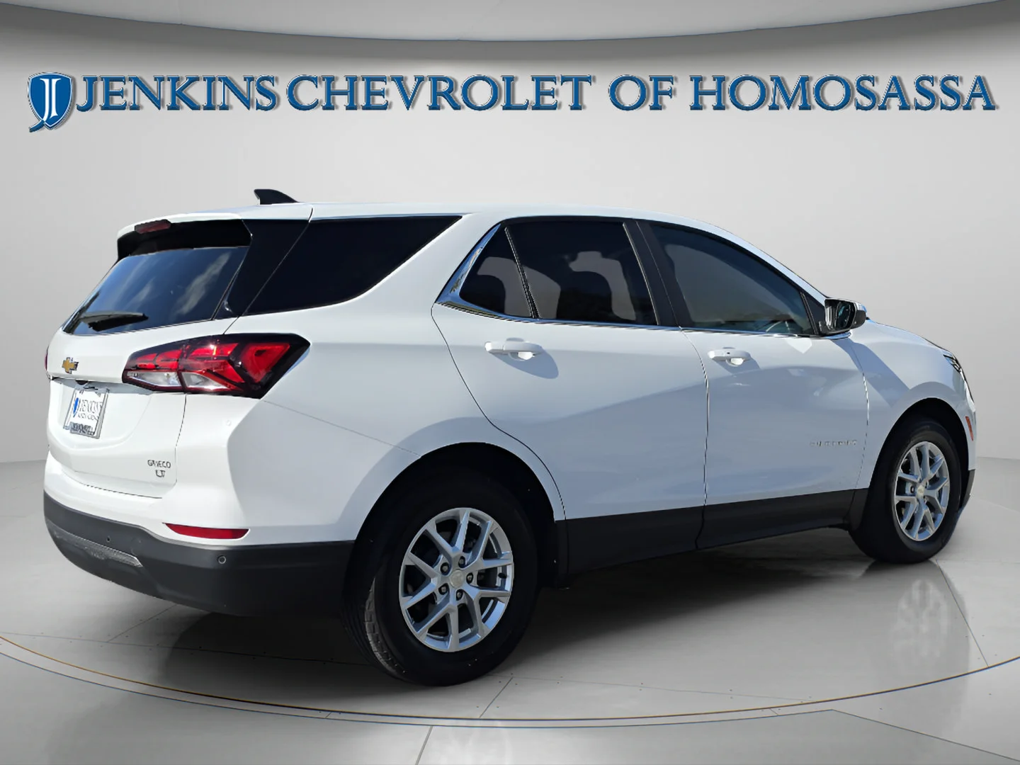 Used 2024 Summit White Chevrolet LT image 4