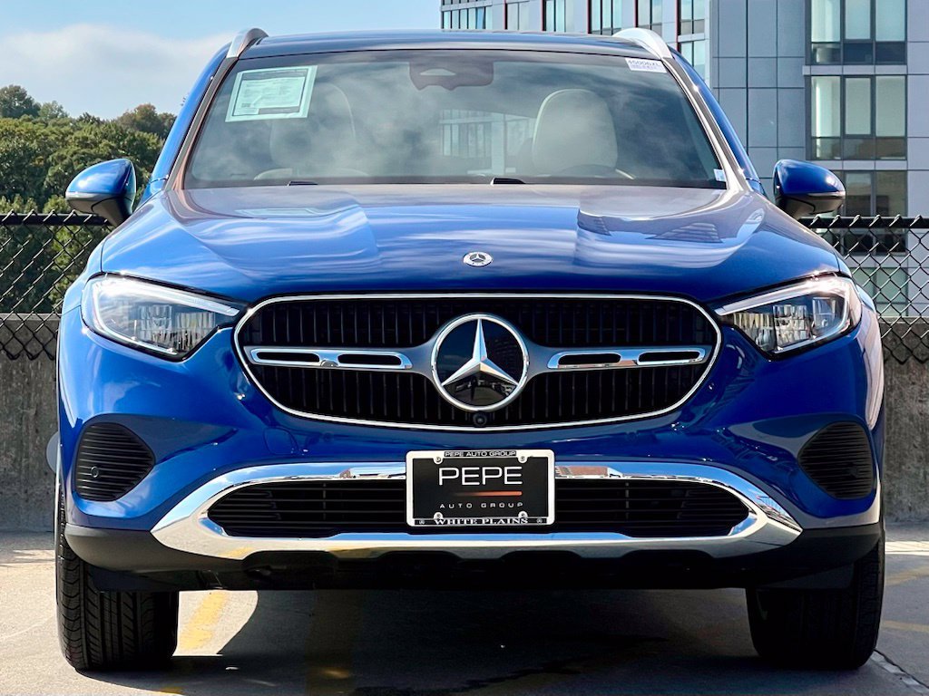 Certified Used 2026  Mercedes-Benz GLC 300 image 3
