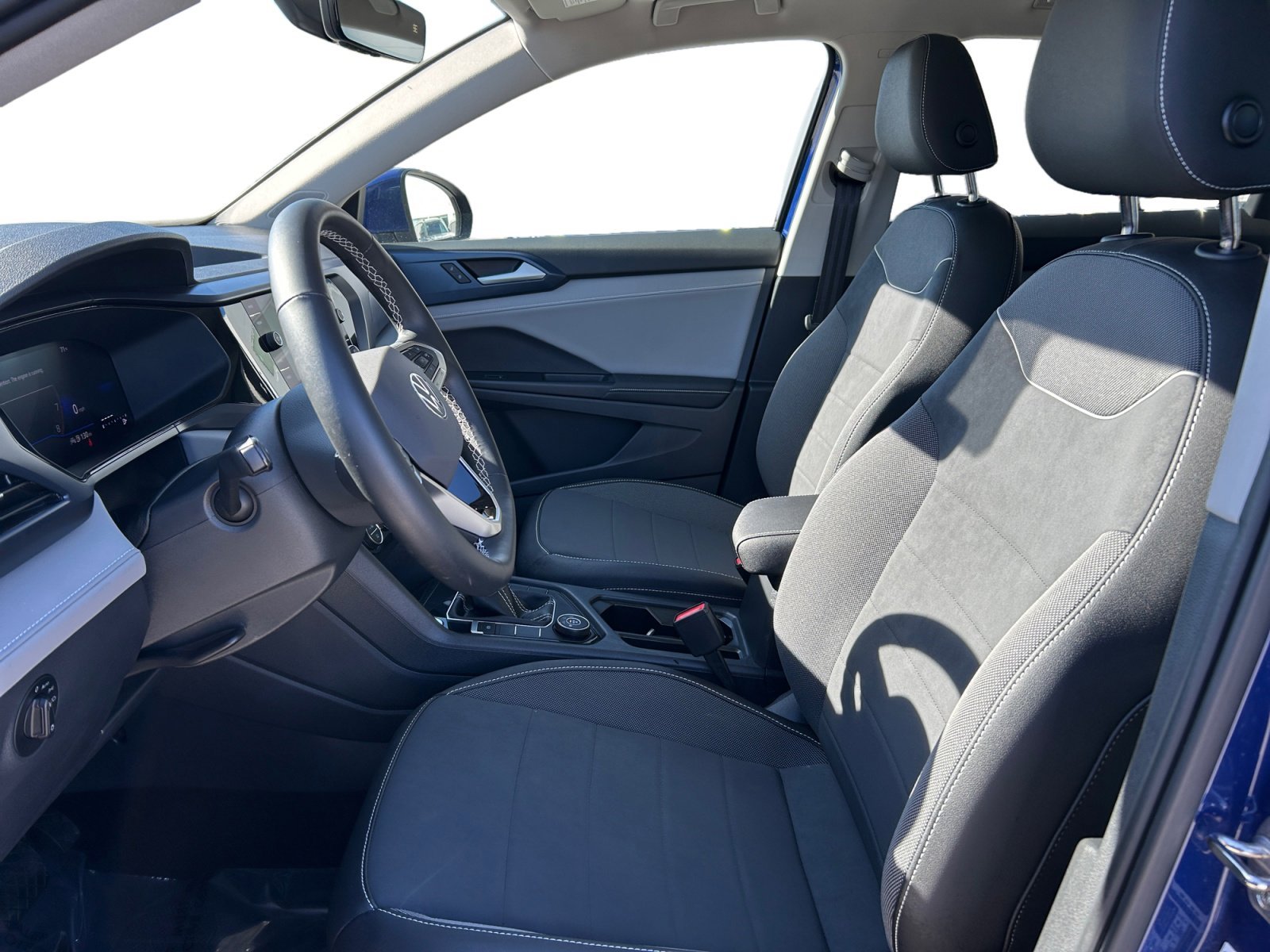 2024 Volkswagen Taos SE photo 2