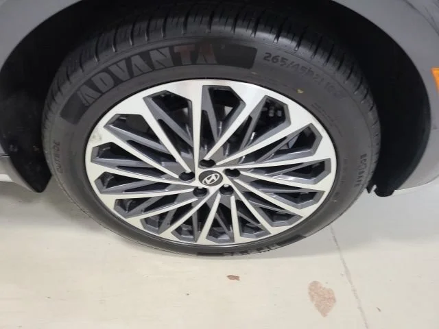 Used 2026 Ecotronic Gray Pearl Hyundai Calligraphy image 42