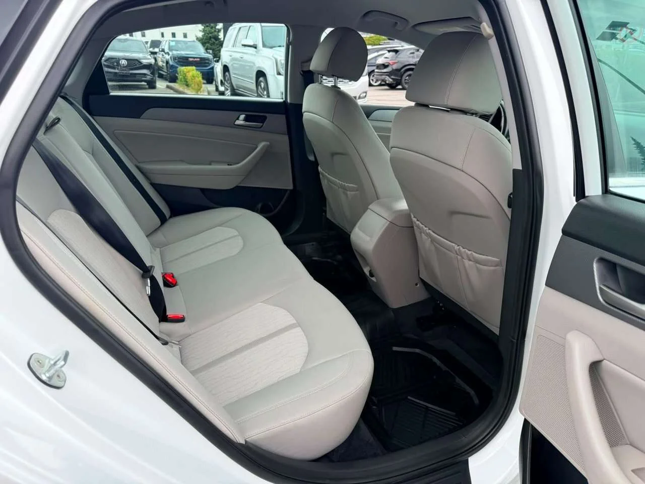 Used 2019 Hyper White Hyundai Hybrid Preferred Dilawri Certified   Local BC   Cl image 16