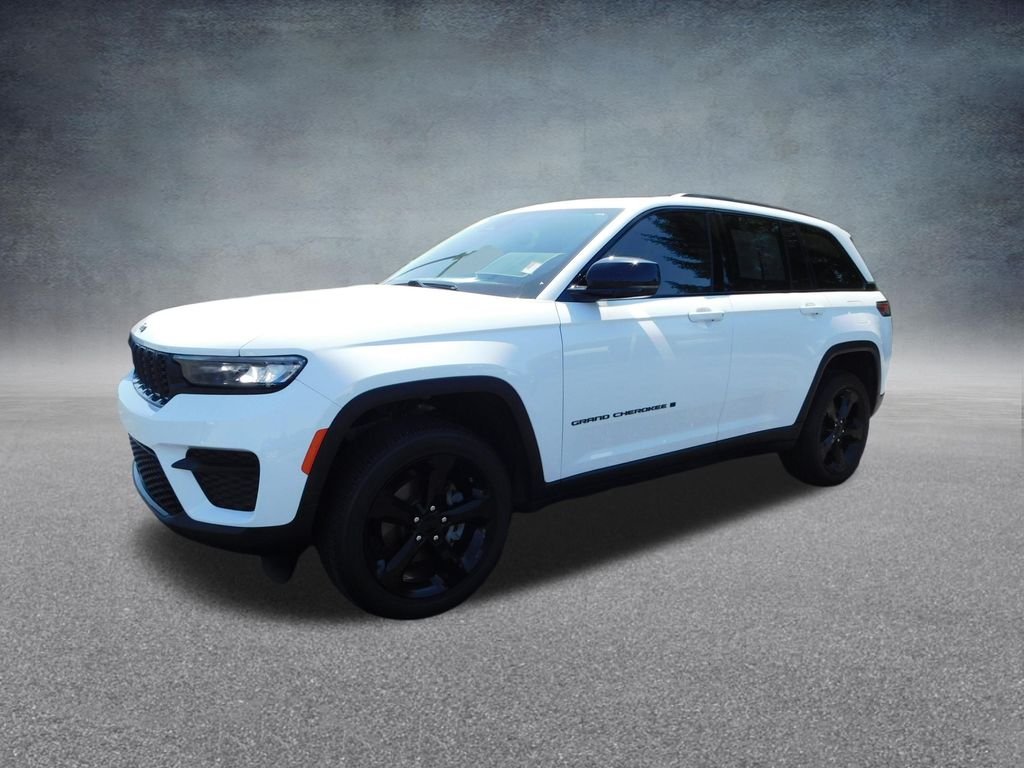 Used 2024 White Jeep Altitude image 7
