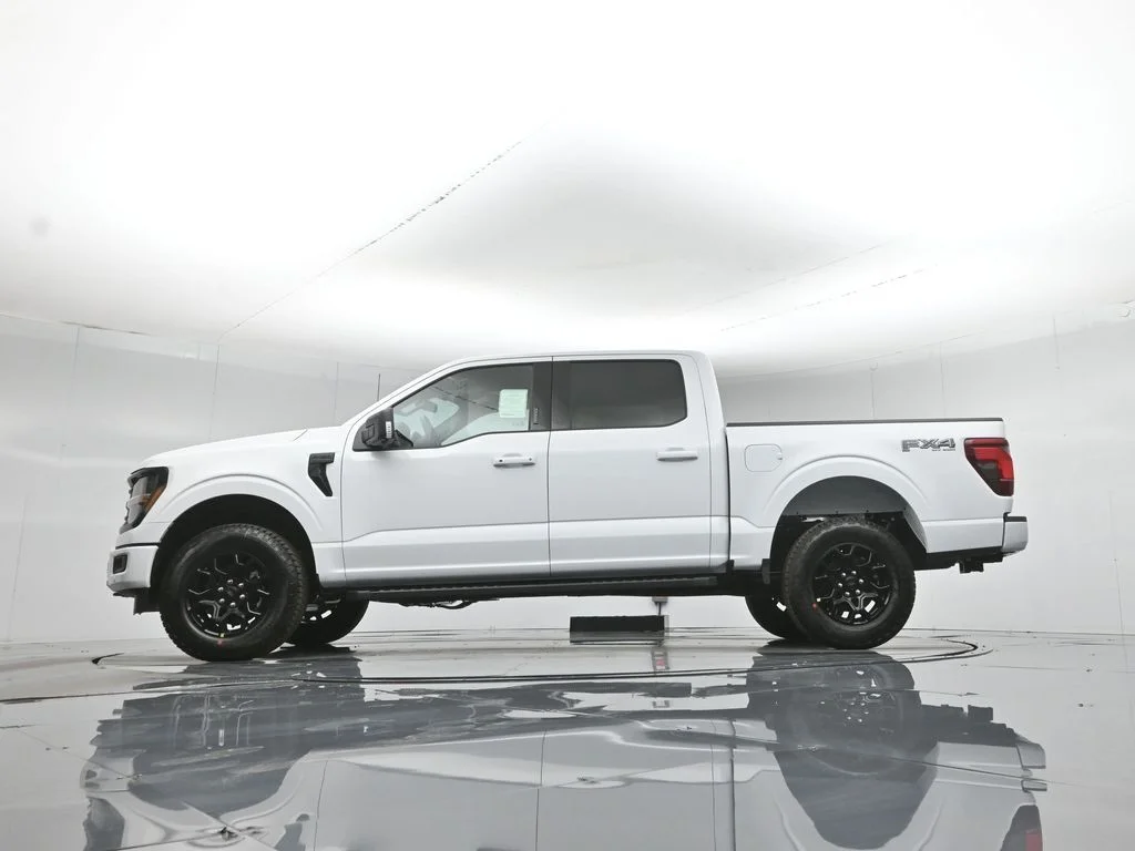 New 2026 Oxford White Ford XLT image 8