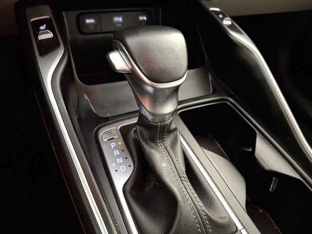 Used 2021 White Kia S image 17