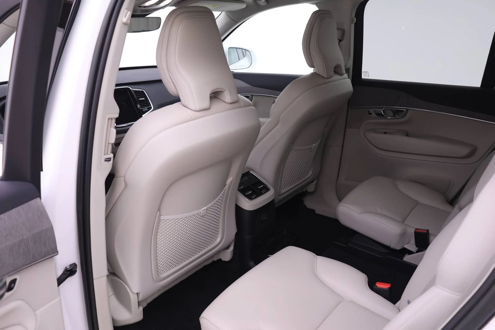 Certified Used 2023 White Volvo T8 Plus 6 Passenger image 13