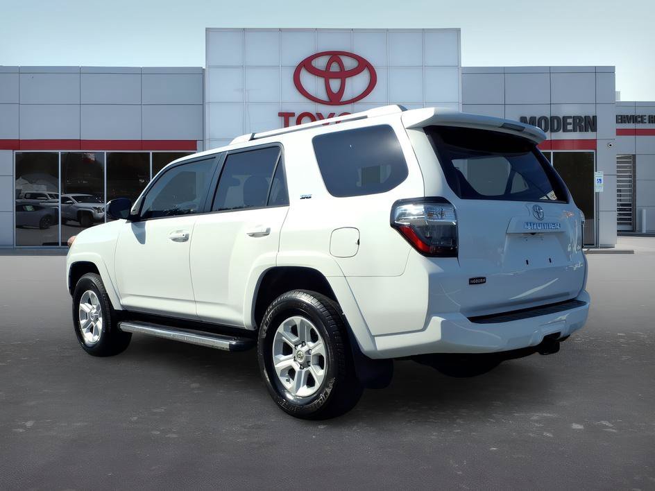 Used 2016 Super White Toyota SR5 image 3